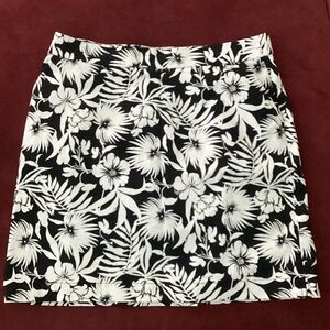 Rafaella Black and White Floral Mini Skort